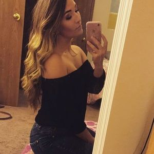 🖤 H&M Black off the shoulder elastic crop top